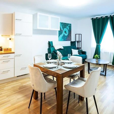 City Apartment Top Location, Quiet And Cozy Ideal To Relax Or Work Wina Bagian luar foto