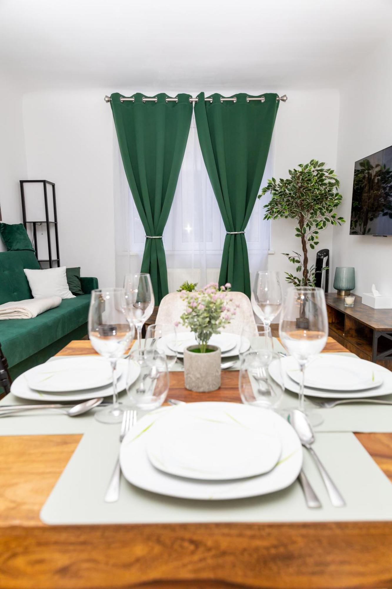 City Apartment Top Location, Quiet And Cozy Ideal To Relax Or Work Wina Bagian luar foto