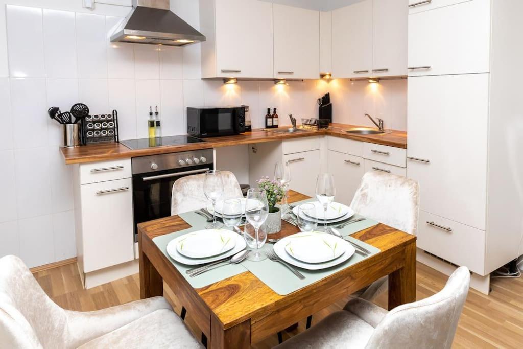 City Apartment Top Location, Quiet And Cozy Ideal To Relax Or Work Wina Bagian luar foto