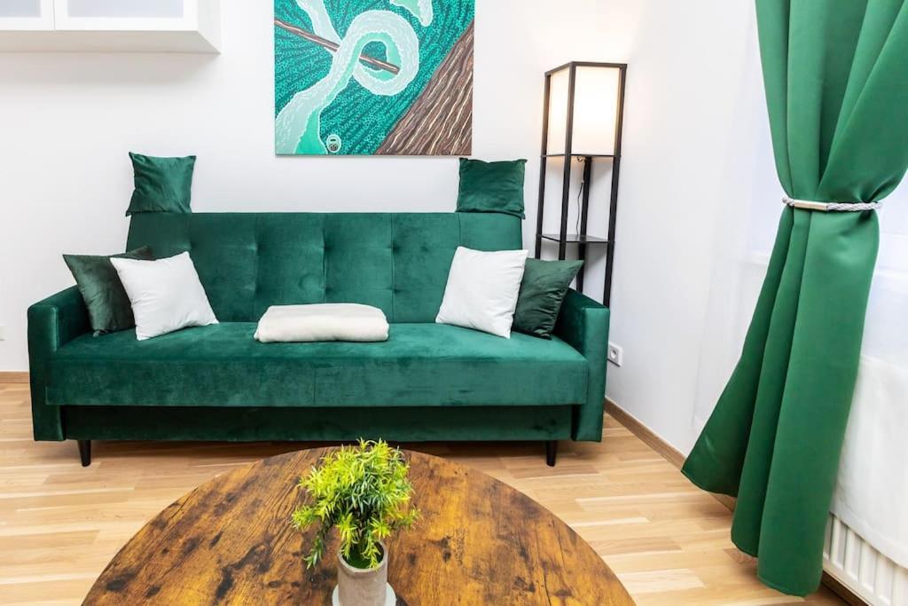 City Apartment Top Location, Quiet And Cozy Ideal To Relax Or Work Wina Bagian luar foto