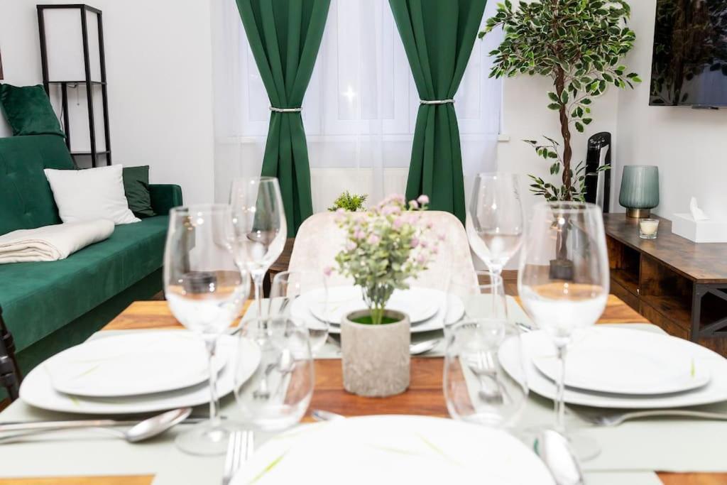 City Apartment Top Location, Quiet And Cozy Ideal To Relax Or Work Wina Bagian luar foto