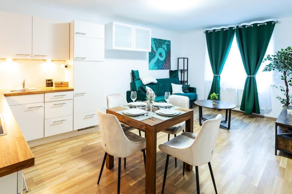 City Apartment Top Location, Quiet And Cozy Ideal To Relax Or Work Wina Bagian luar foto